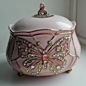 Bradford Exchange Music box. Ardleigh Elliott. WINGS OF HOPE